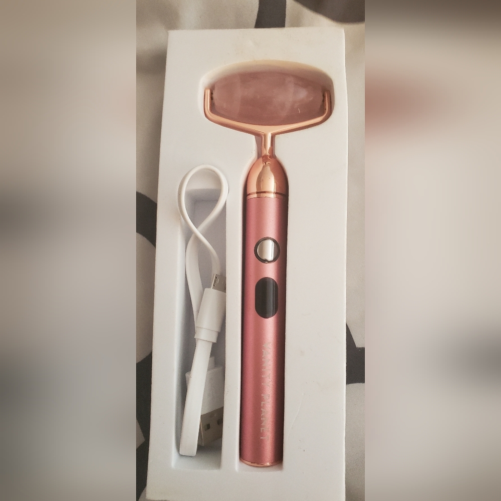 Rose Gold Facial Roller with USB Charger Vanity Planet Rousa
